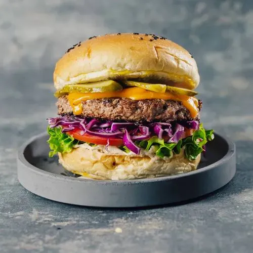 Burger z prażoną cebulką
