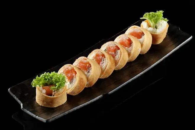 Futomaki Tamago Łosoś (8 sztuk)