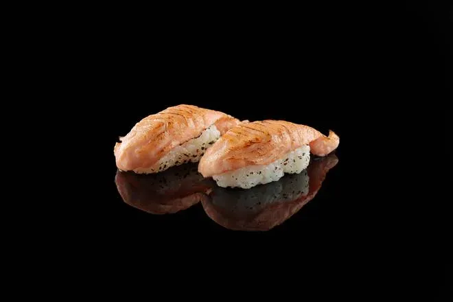 Nigiri Łosoś Opalany (2 sztuki)
