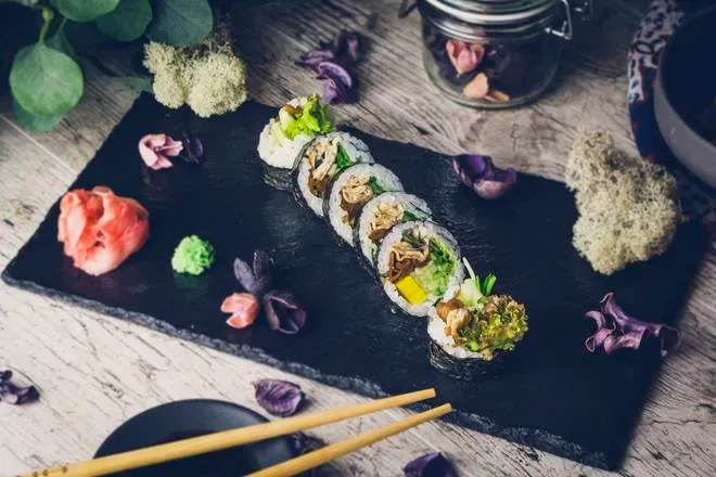 Futomaki Węgorz Grillowany (6 sztuk)