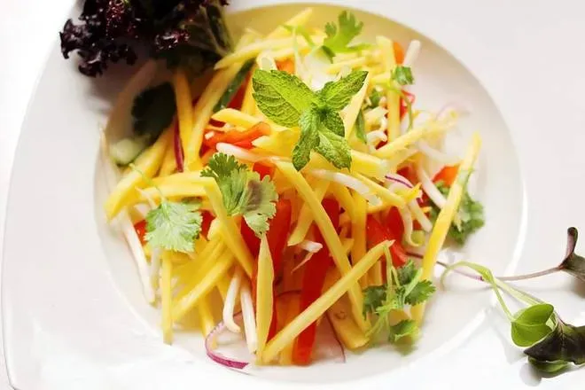 Sałatka Mango-NỘM XOÀI