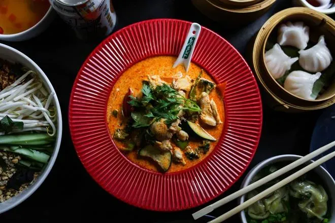 Kurczak w Czerwony Curry-GÀ CURRY ĐỎ