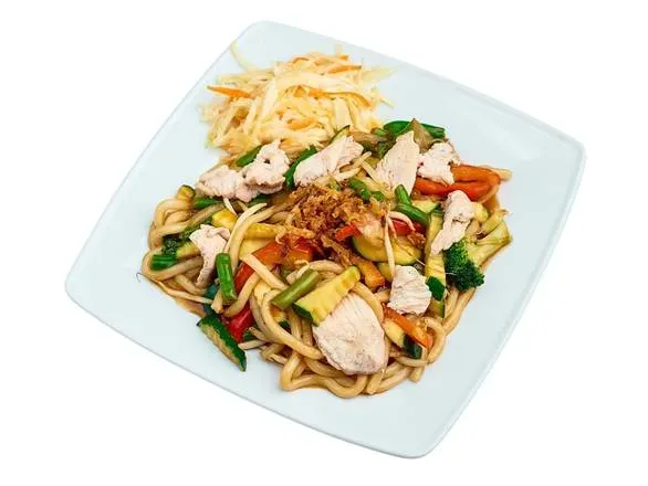 Udon smażony z kurczakiem