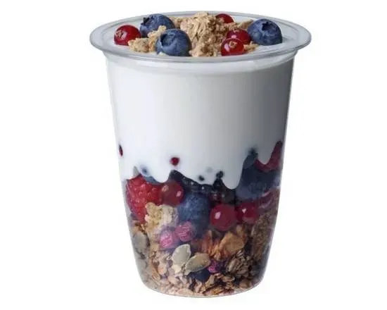 Jogurt z owocami leśnymi