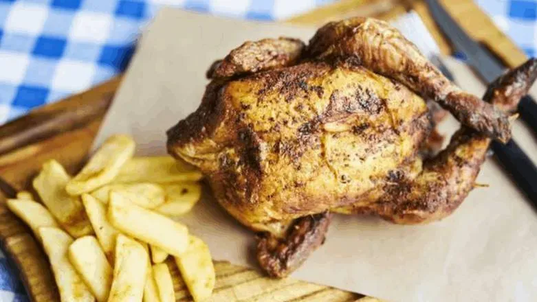 Soczysty Kurczak z Pieca na Ćwiartki