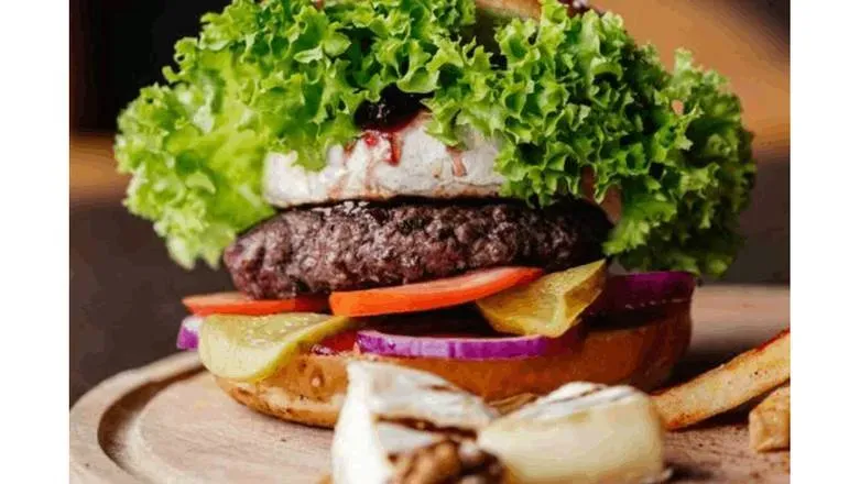 Camembert Burger