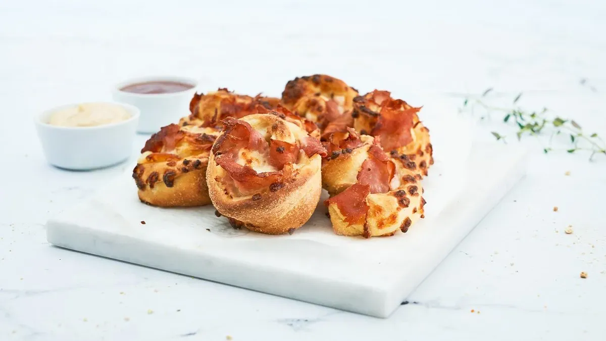 Pizzabrötchen Prosciutto Cotto und Käse
