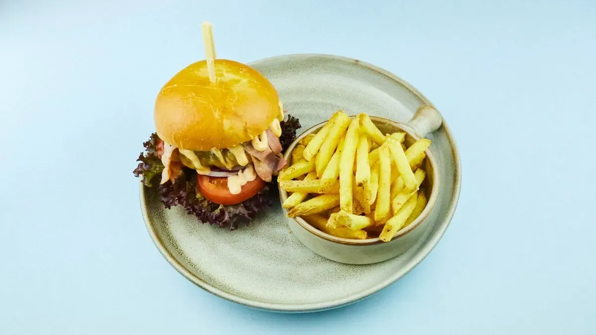  Sriracha Beef Burger