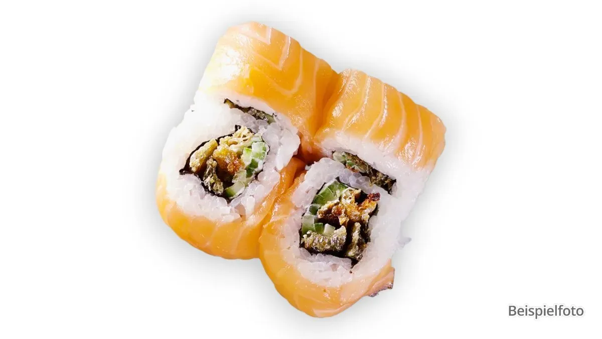 M9. Salmon Skin Maki