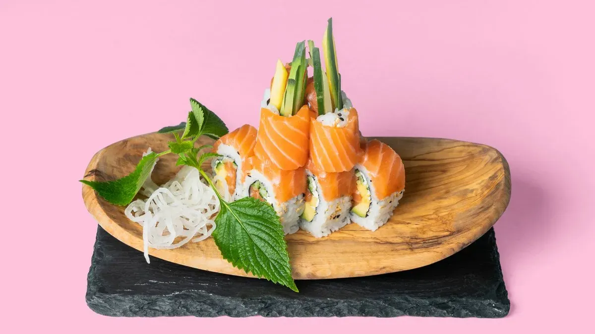 S2. Sake Special Roll