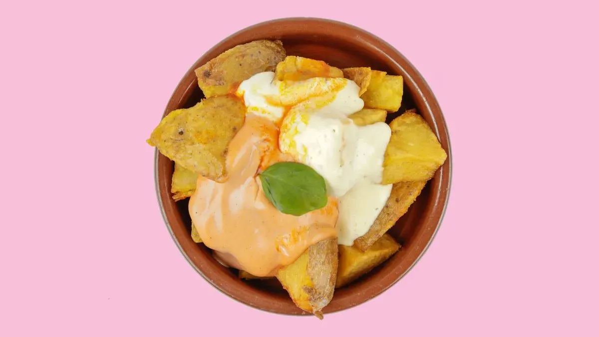 6. Patatas Bravas con Salsa Picante