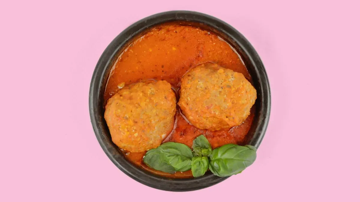 36. Albóndigas de Carne en Salsa de Tomate