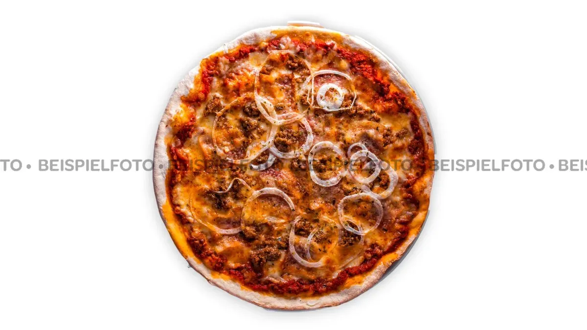 26. Pizza Bolognese