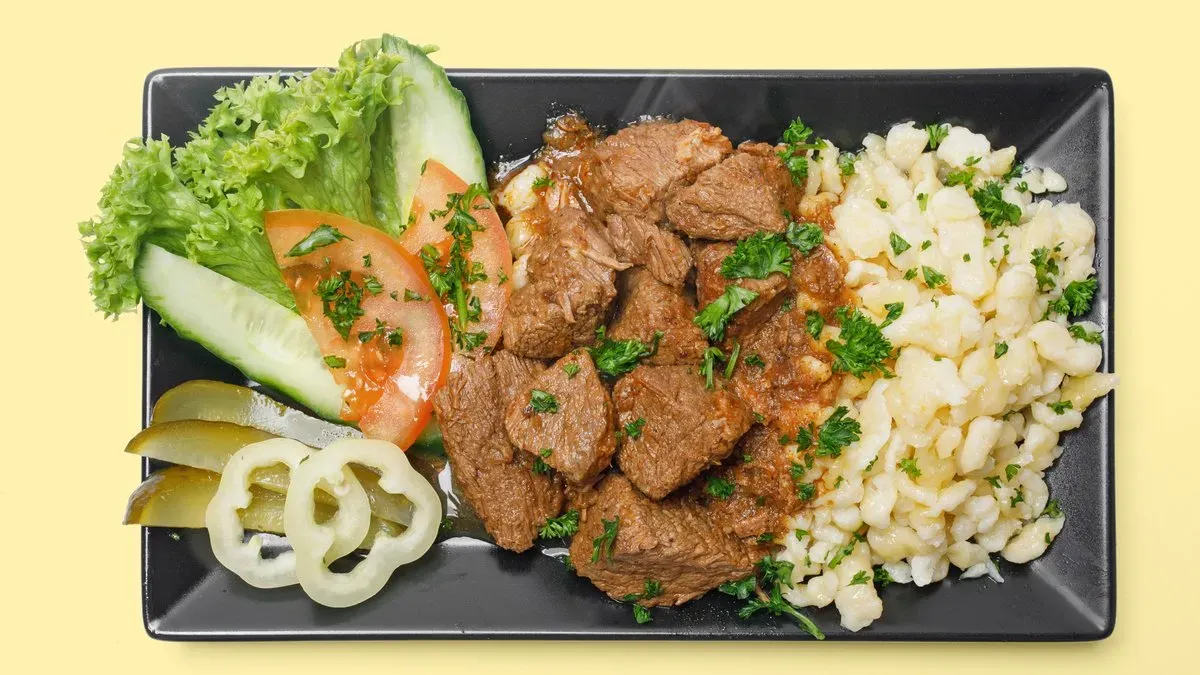 Original ungarischer Gulasch mit Spätzle