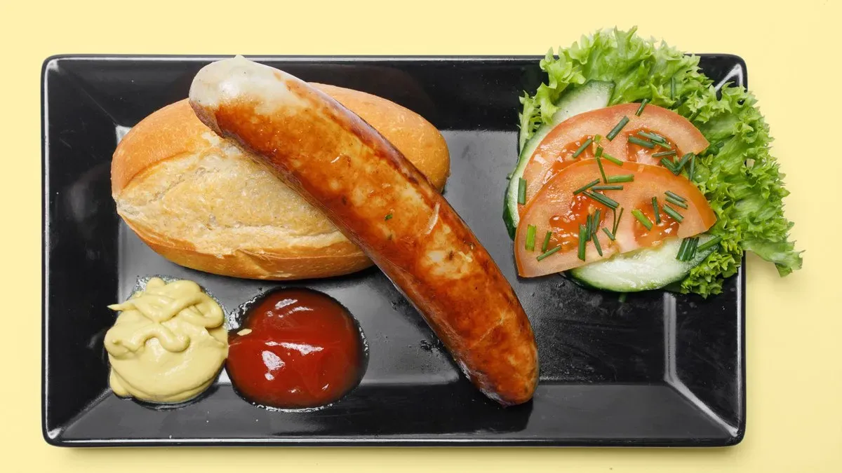 Thüringer Rostbratwurst im Brötchen
