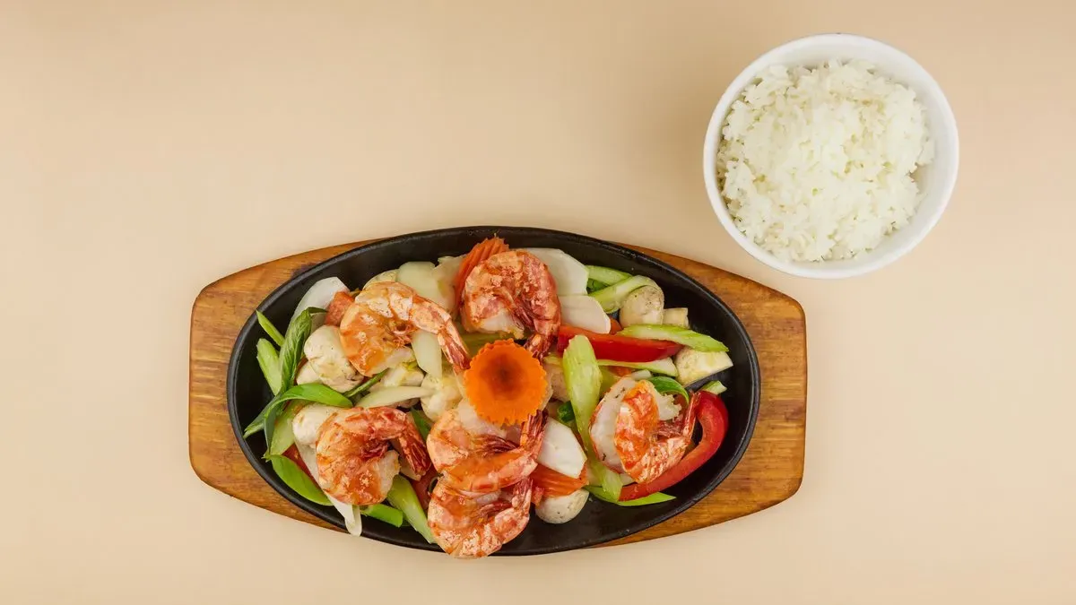 605. Hot Wok Hot Prawns Pan