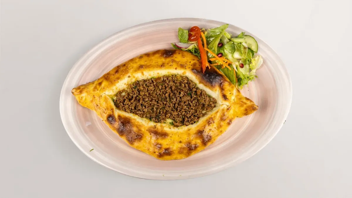 83. Khachapuri mit Hackfleisch