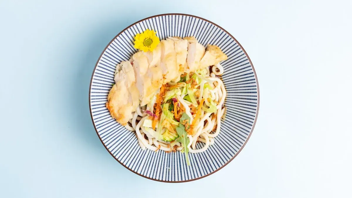 A32. Udon Nudeln mit Hähnchenfleisch