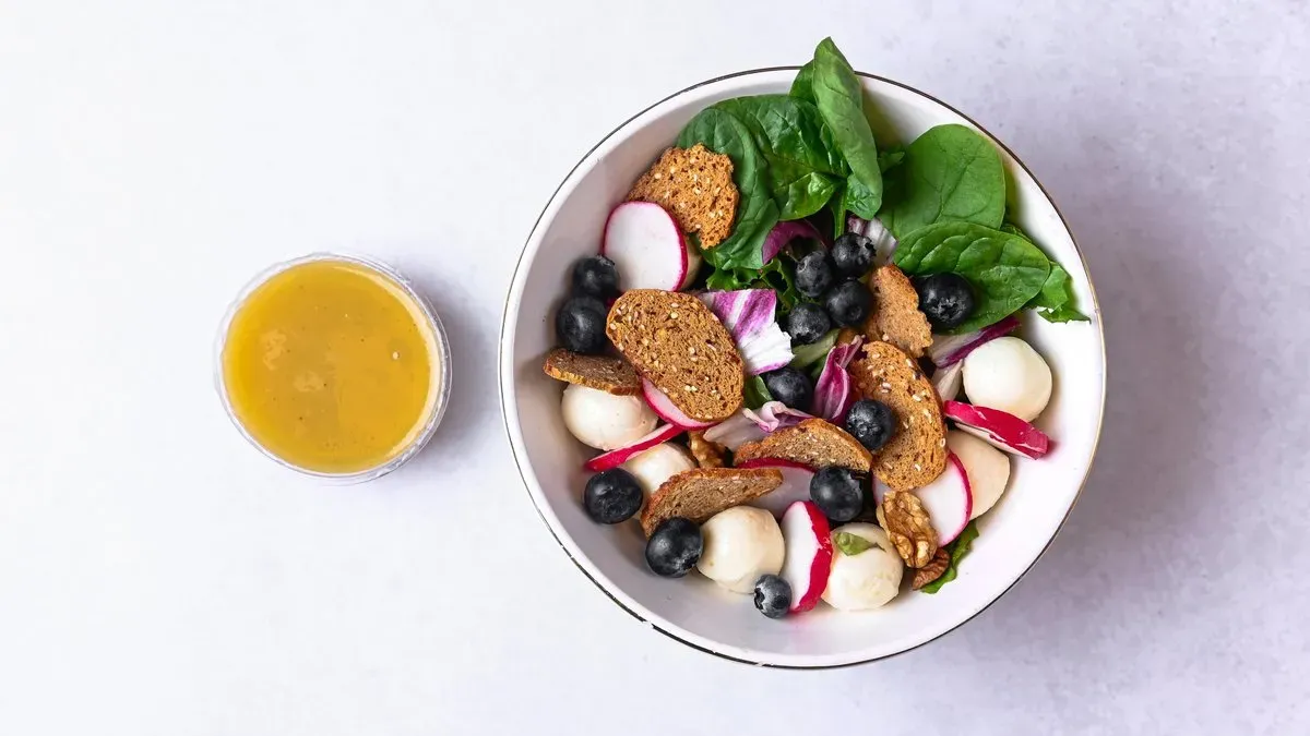 Mozzarella-Blaubeer-Salat