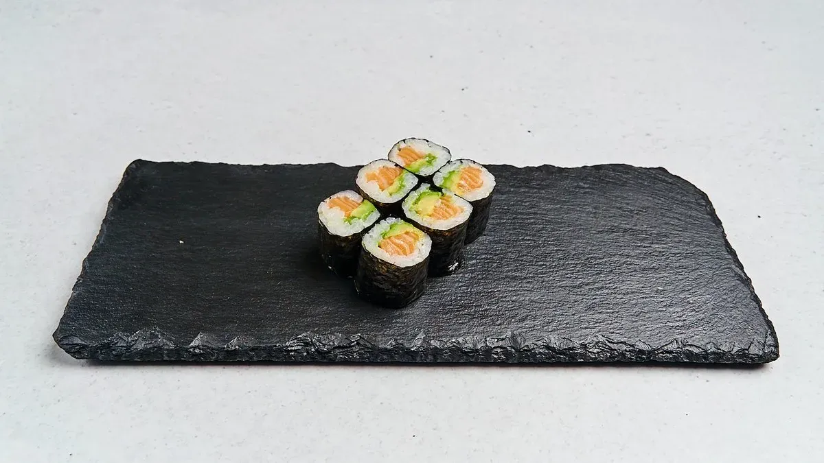 28. Sake Avocado Maki
