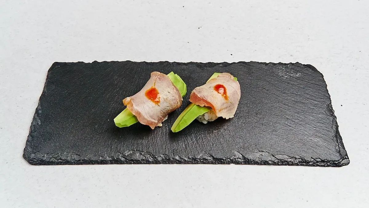 24. Maguro & Avocado
