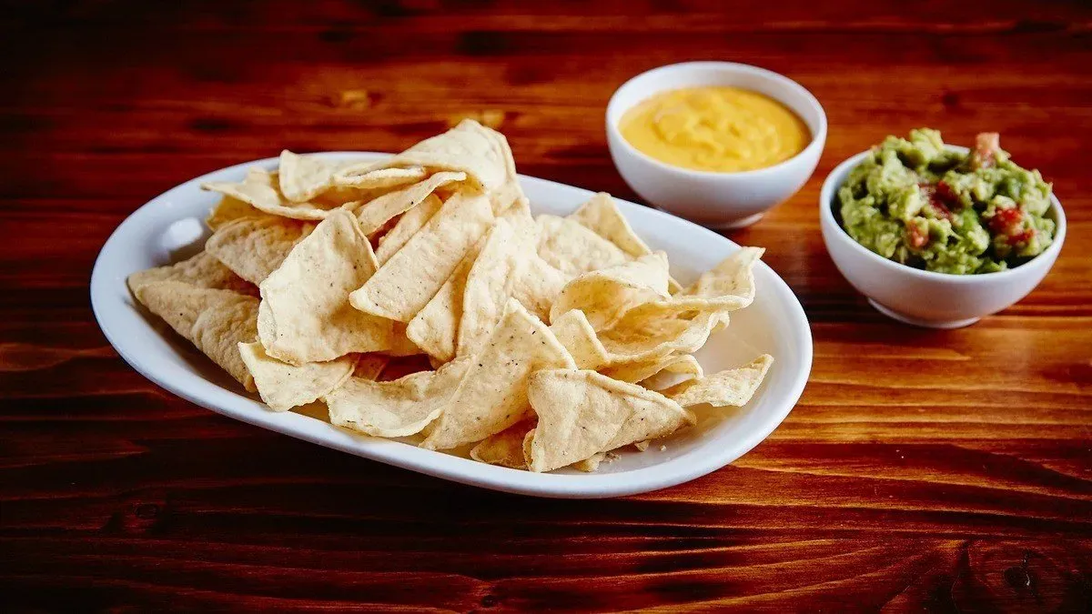 Cheddar & chips (kukorica tortillából)