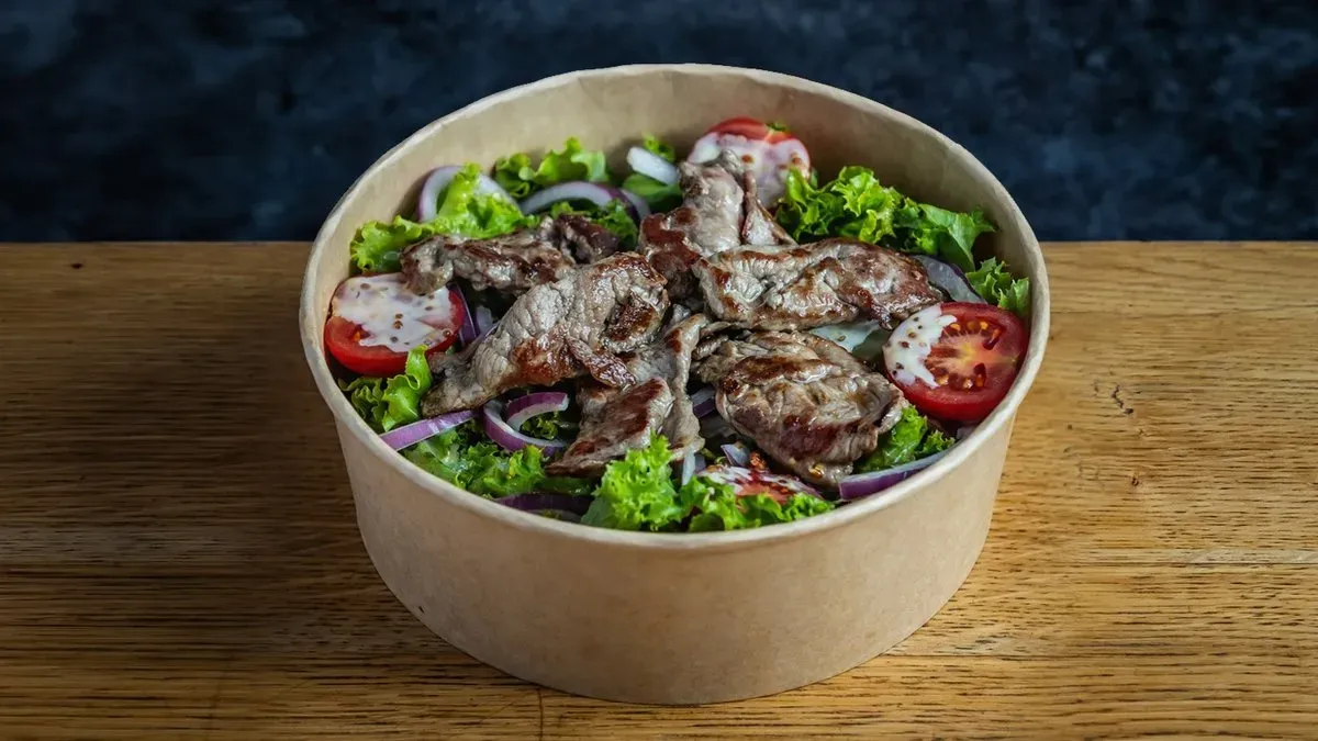ZING SALÁTA HONEY DIJONI ÖNTETTEL STEAK CSÍKOKKAL