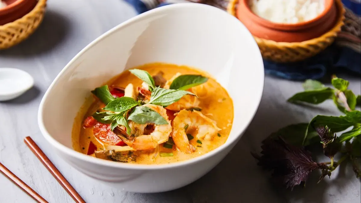 Piros curry rizzsel