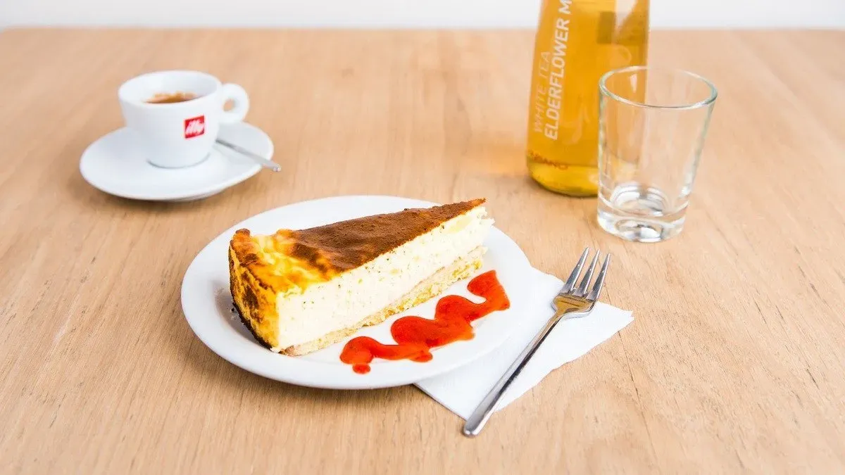 CHEESE CAKE