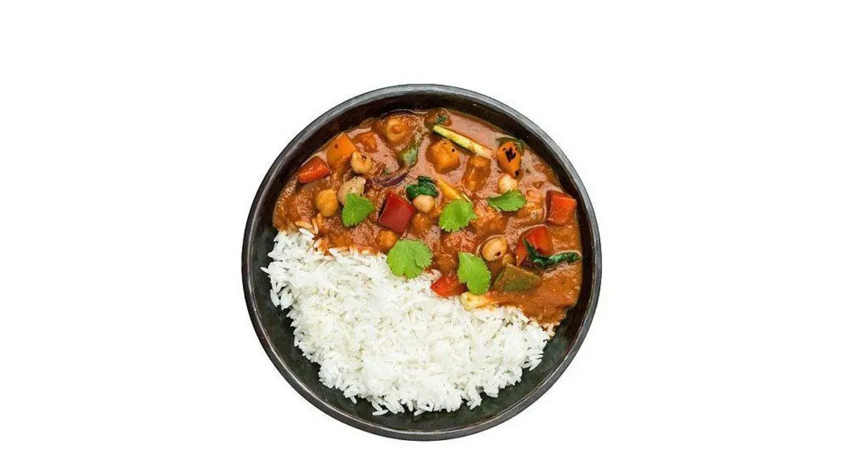 Sárga curry csirkehússal wok
