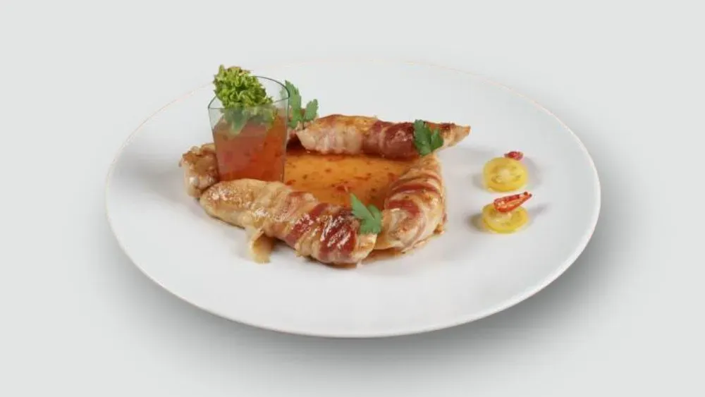 Baconbe tekert csirkemell édes chili öntettel