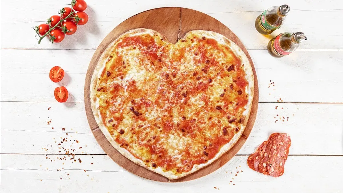 Szív alakú Margherita pizza