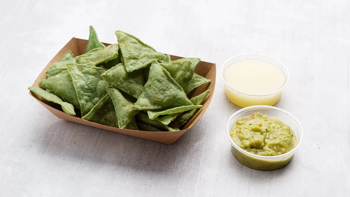 Jalapeno-lime ízesítésű tortilla chips (120 g). pikáns