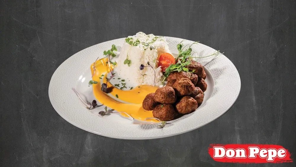 Pikáns húsgolyók cheddar sajtos jázmin rizzsel