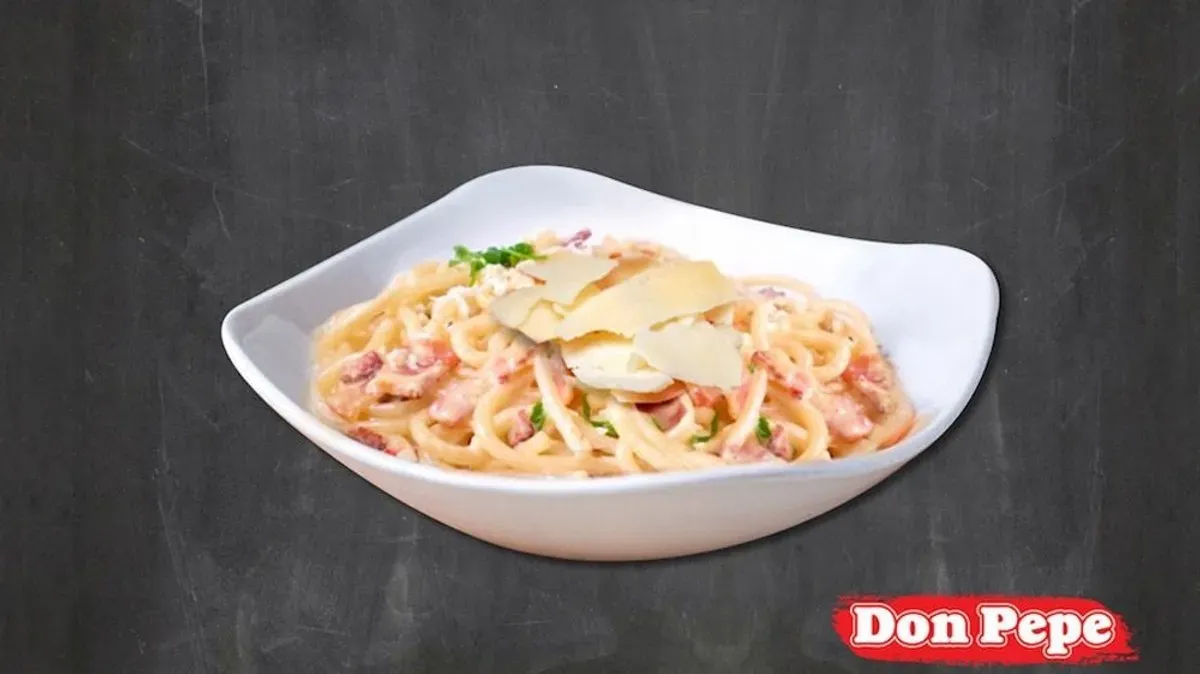 Tejszínes-sonkás-szalonnás spagetti