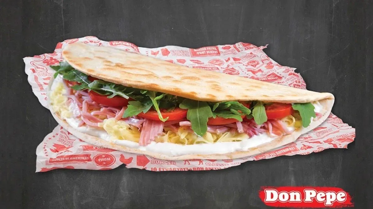 Fokhagymás-tejfölös-sonkás piadina