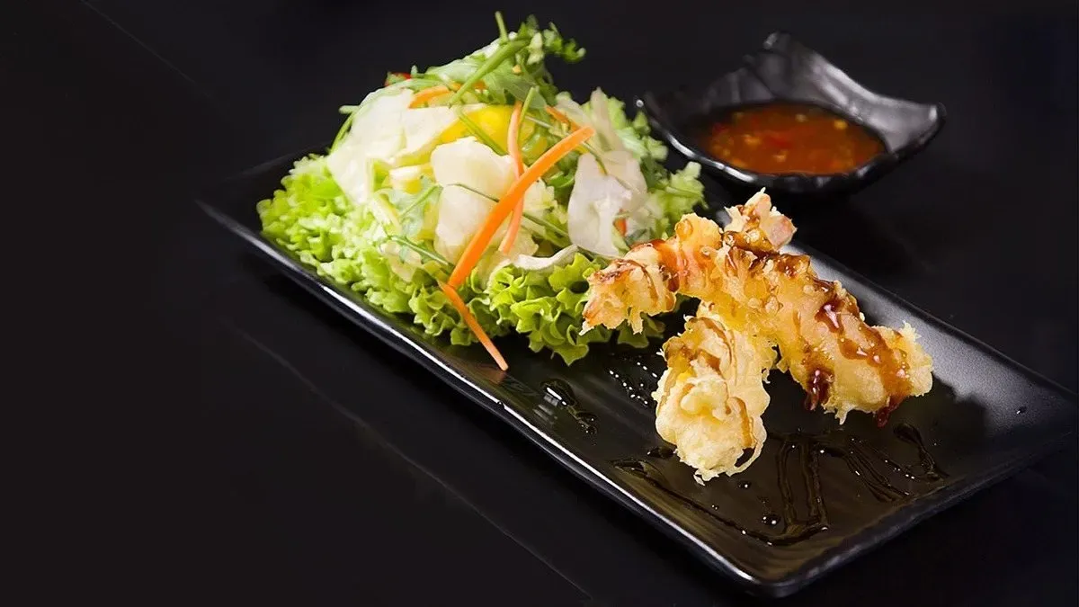 Shrimp tempura with Salad （6pcs） C19