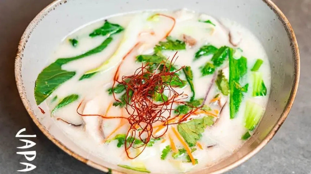 TOM KHA