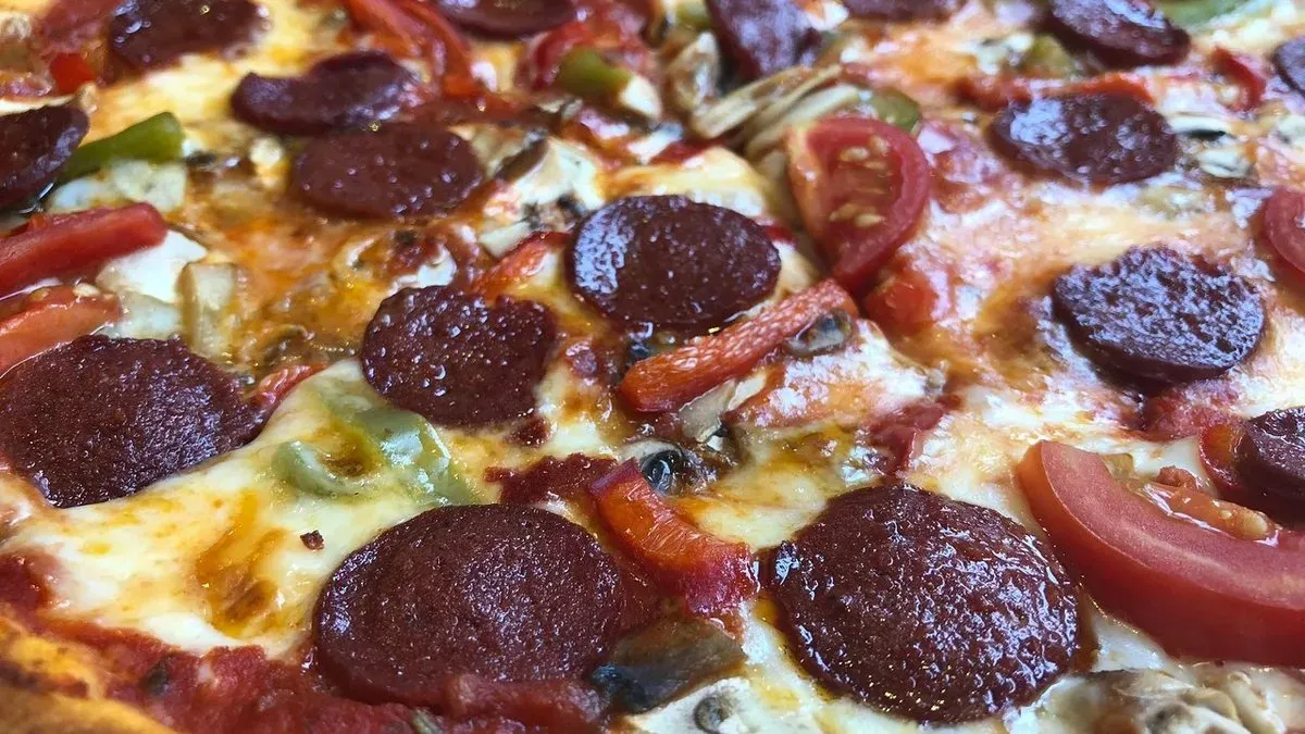 Borju Kolbasz Pizza