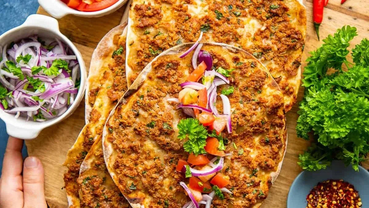 2DB Lahmacun + Salata
