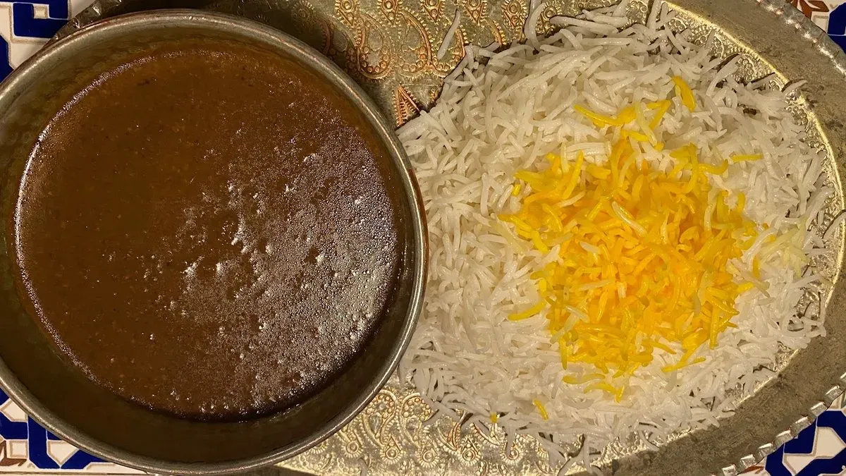 Khoresht fesenjoon