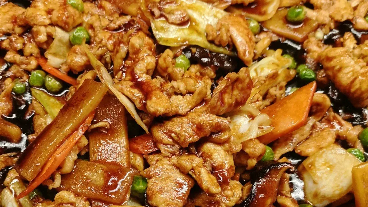 Pirított bambusz gombás csirke