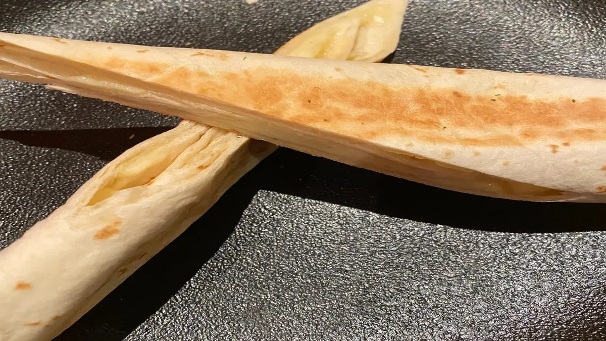 Sajtos tortilla tekercs