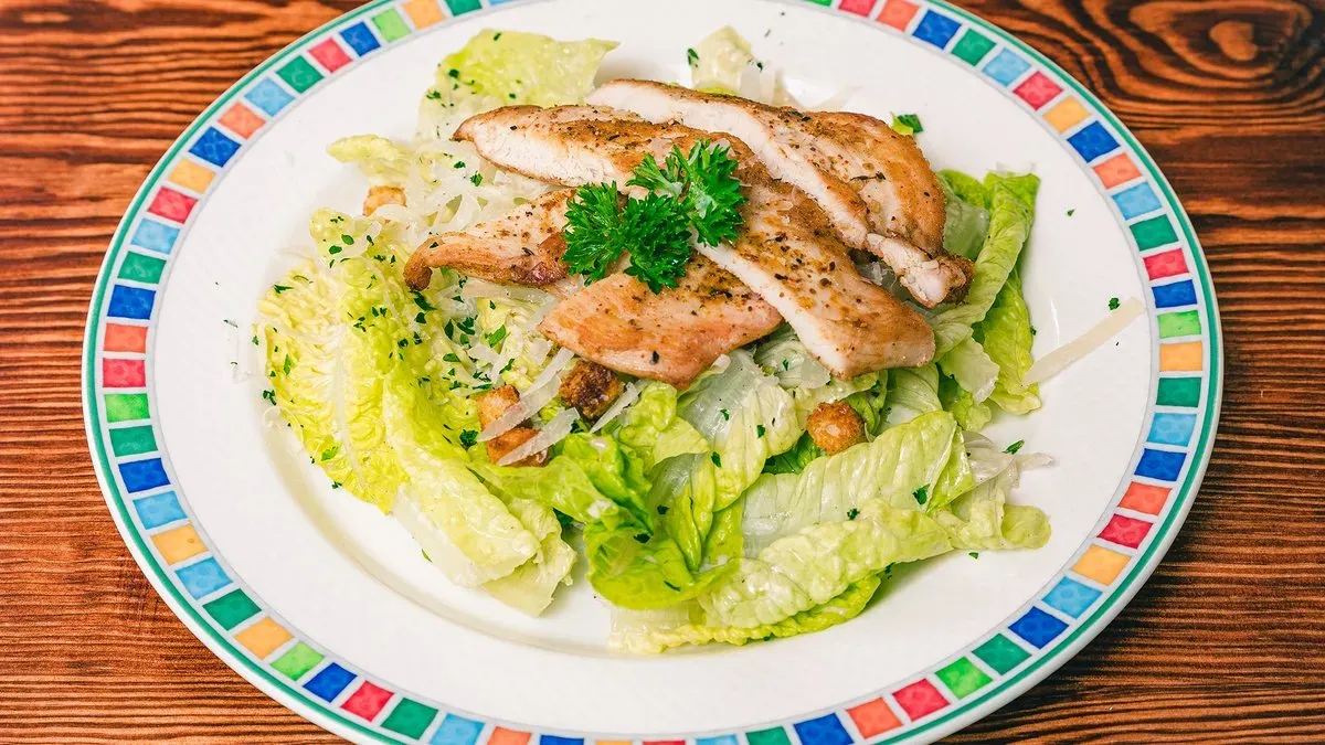 Iguana Caesar Csirkével