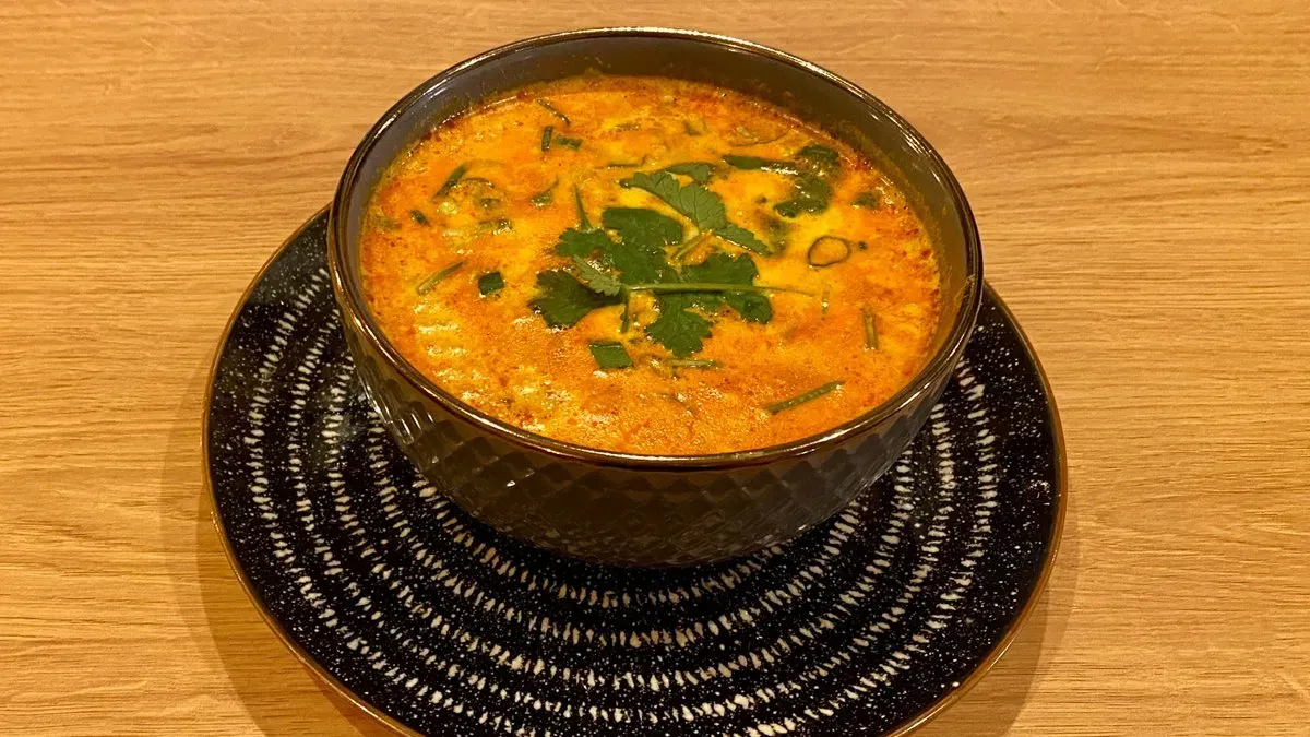 Tofu curry, jázminrizzsel,zöldséggel (com trang curry dau phu)