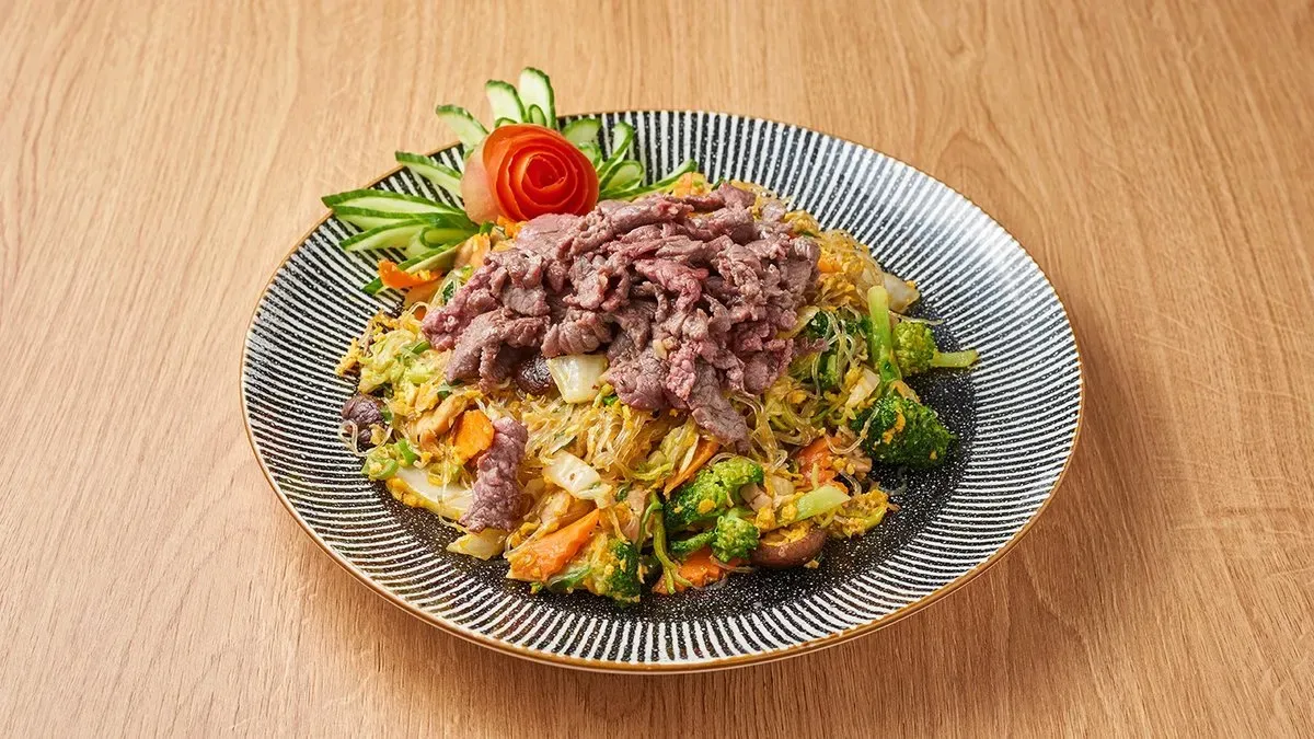 Sült üvegtészta marhahússal,zöldséggel (mien xao bo)