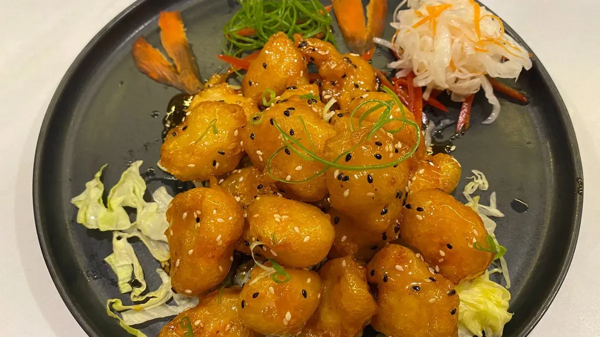 H6 Sesame chicken with rice
