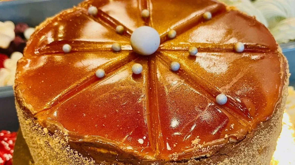 Dobos torta - A Klasszikus extra légies kivitelben( 8 szeletes )