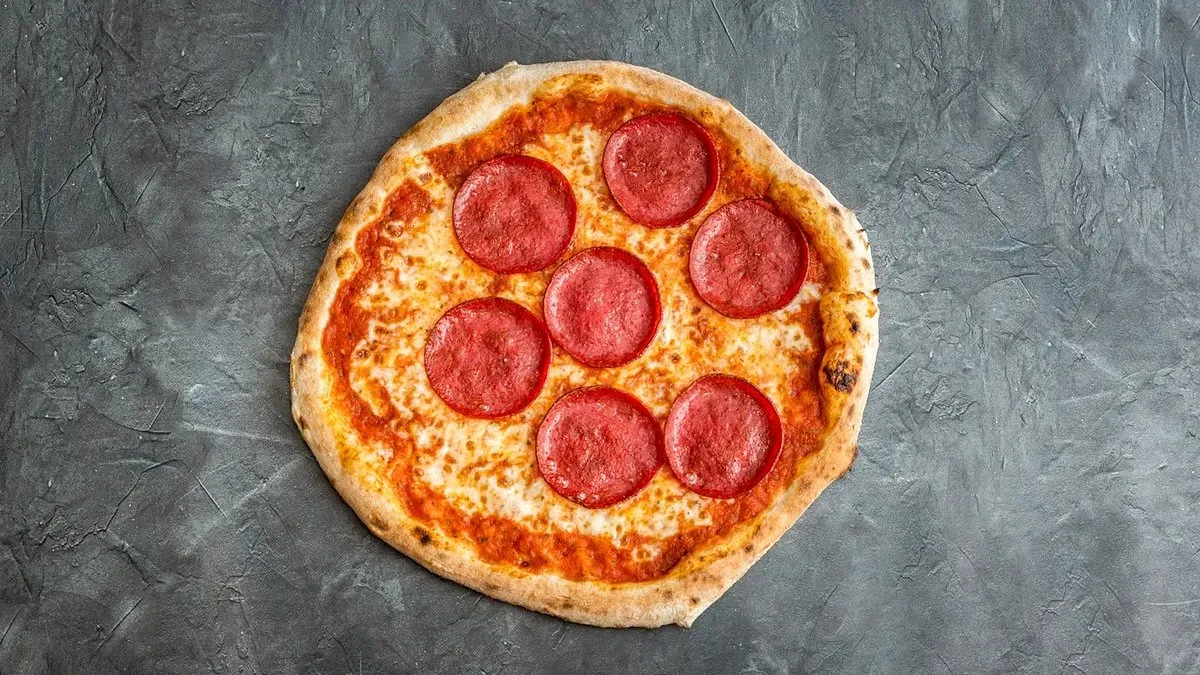 Szalámis Pizza