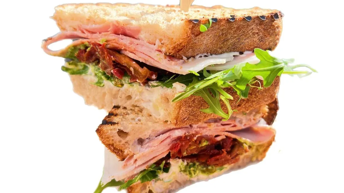 Prosciutto cotto és szarvasgombás krémsajtos szendvics